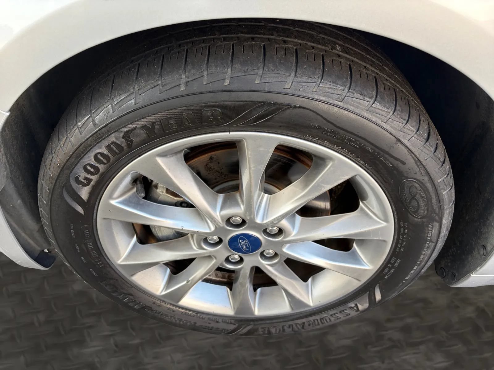 Used 2017 Ford Fusion SE FWD image 33
