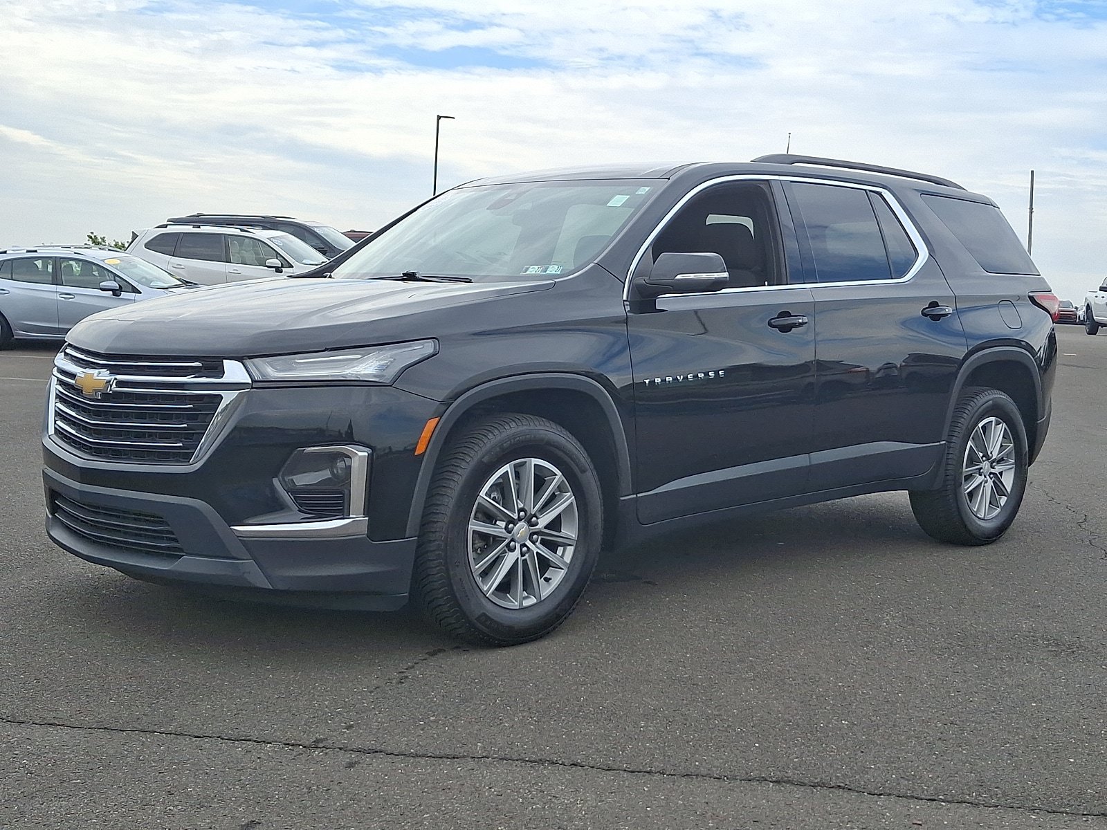 Used 2023 Chevrolet Traverse LT AWD/4WD image 3
