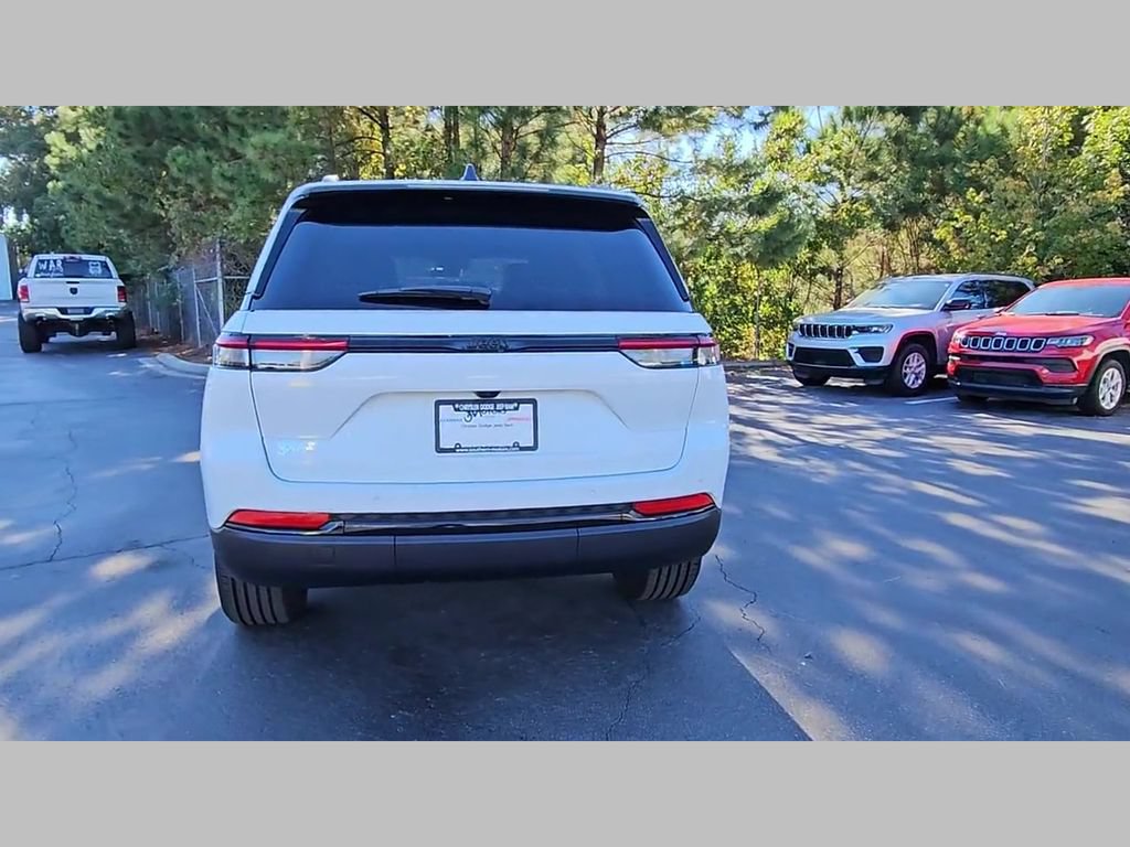 New 2025 Jeep Grand Cherokee Altitude RWD image 32