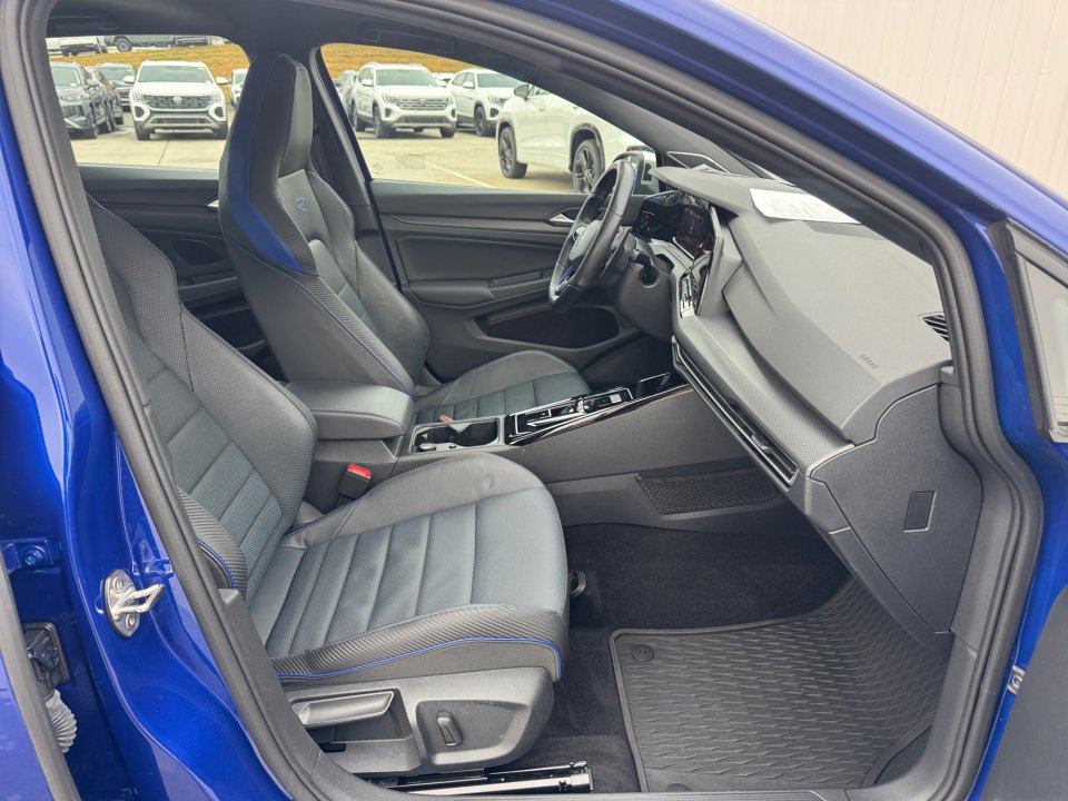 Used 2024 Volkswagen Golf R 2.0T image 32