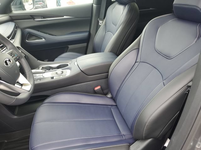 Certified 2026 INFINITI QX60 Sport w/ Dark Cargo Package AWD/4WD image 17