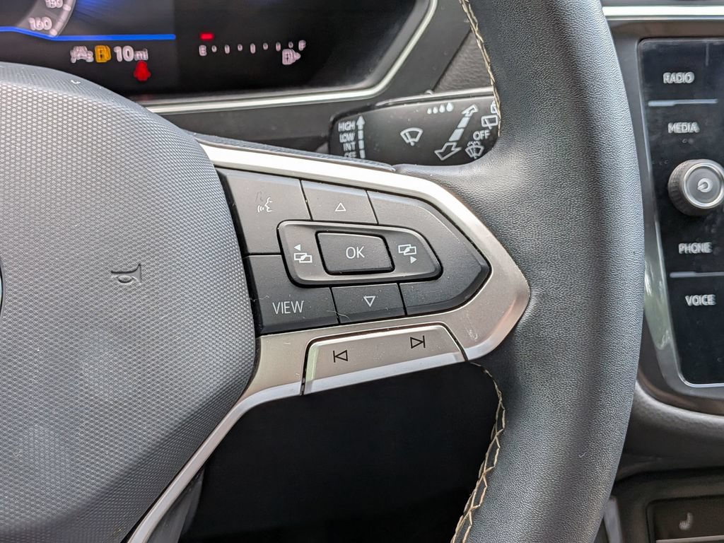 Used 2024 Volkswagen Tiguan SE AWD/4WD image 17