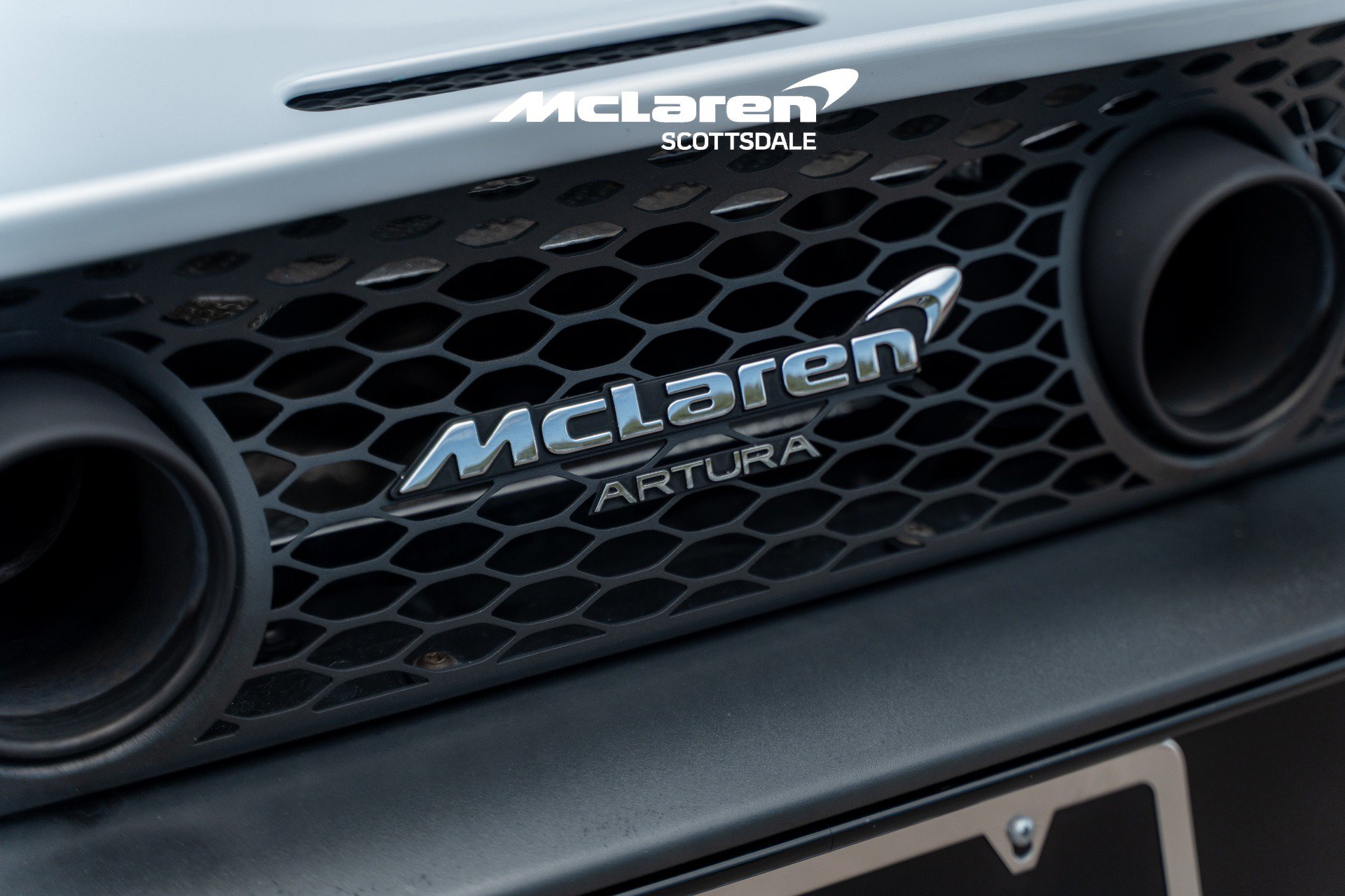 Used 2023 McLaren Artura RWD image 23