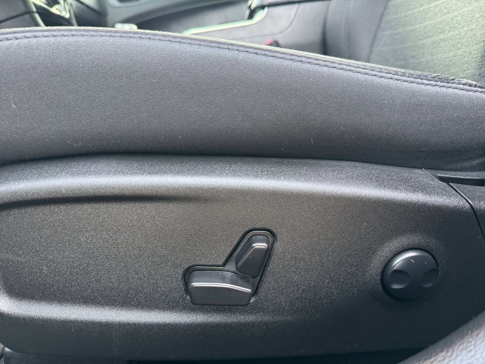 Used 2023 Chrysler 300 Touring w/ Sport Appearance Package image 15