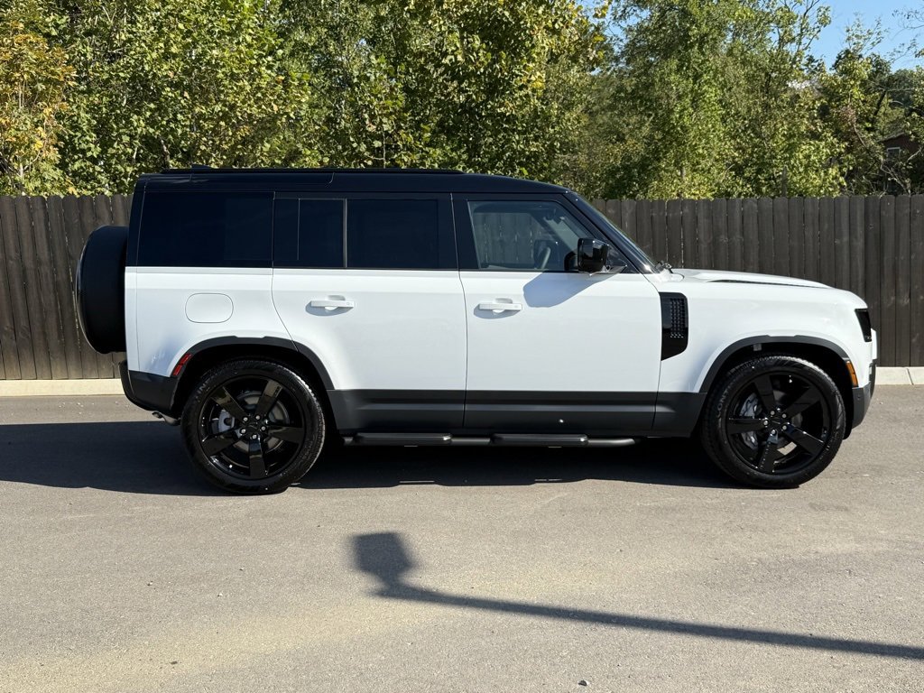 New 2026 Land Rover Defender 110 S image 7