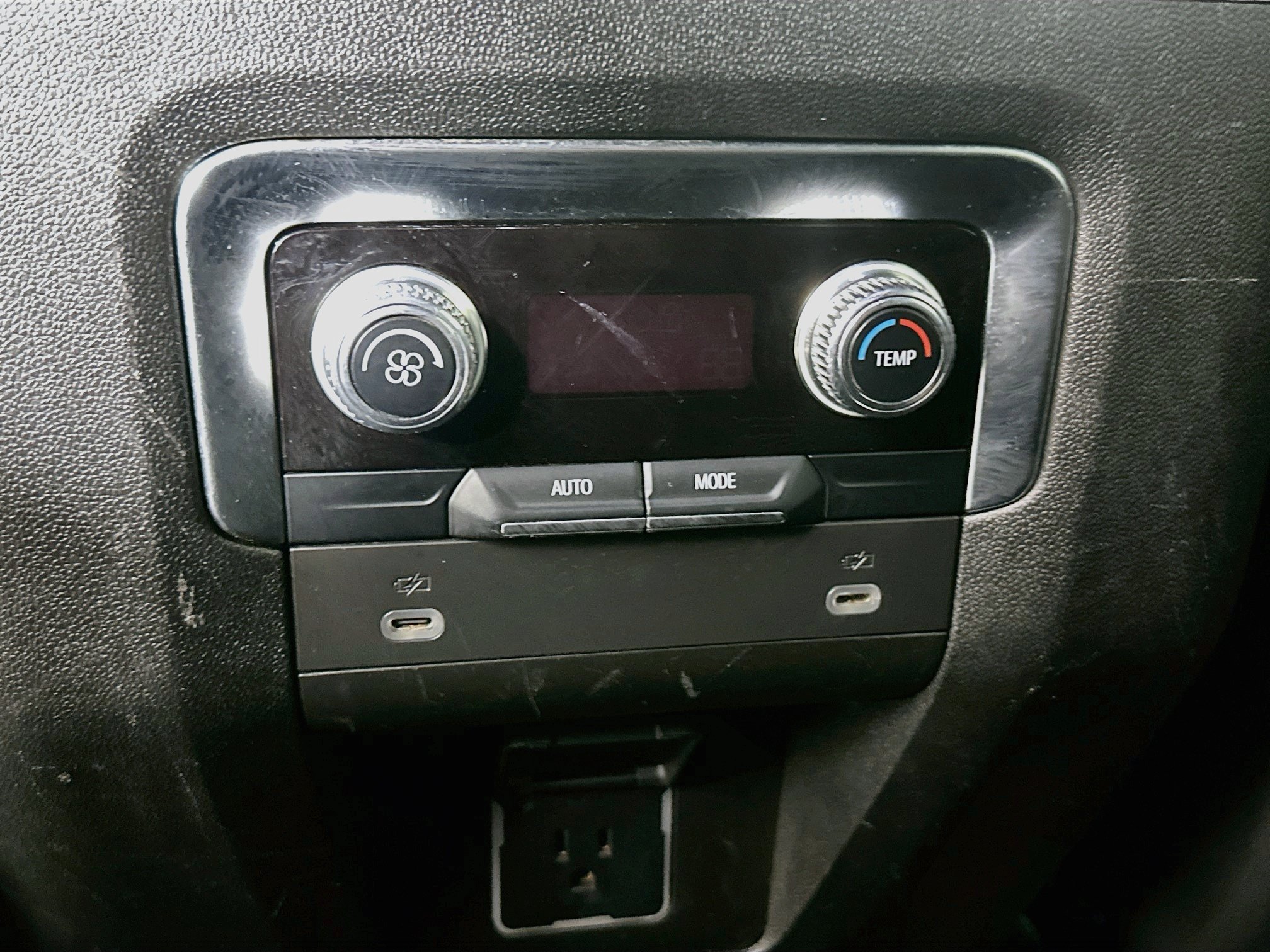 Used 2024 GMC Yukon XL SLT RWD image 27