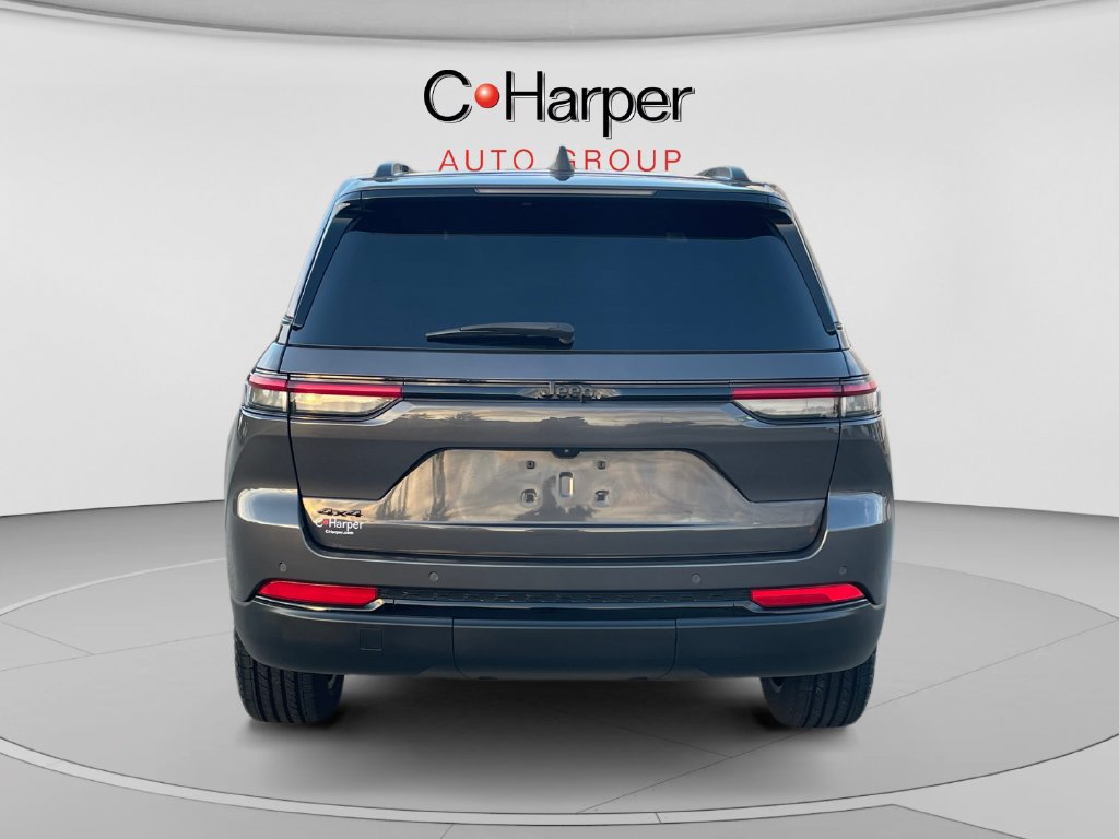 Used 2023 Jeep Grand Cherokee Altitude AWD/4WD image 4