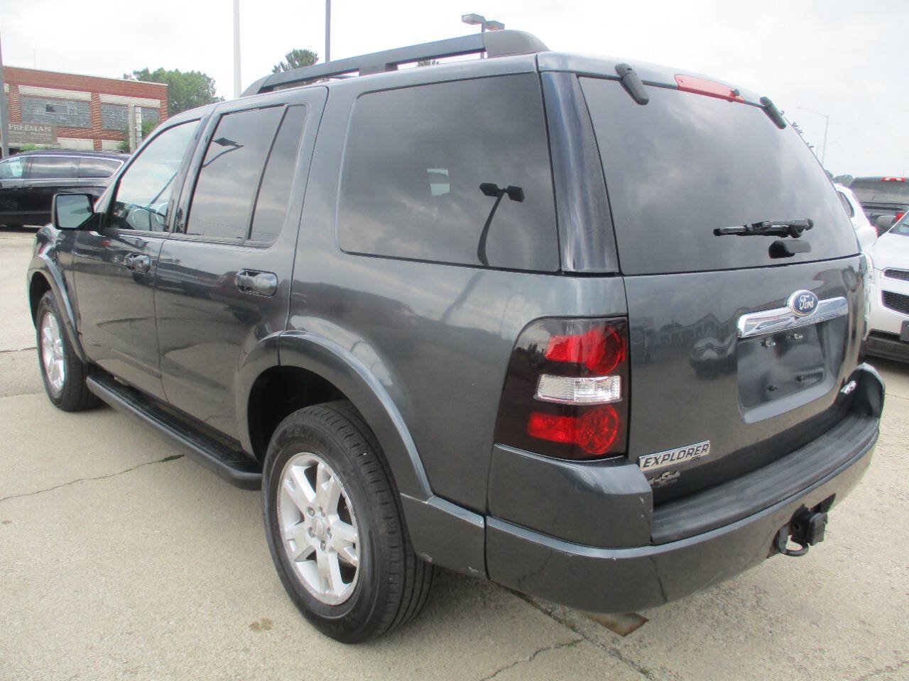 Used 2010 Ford Explorer XLT AWD/4WD image 4