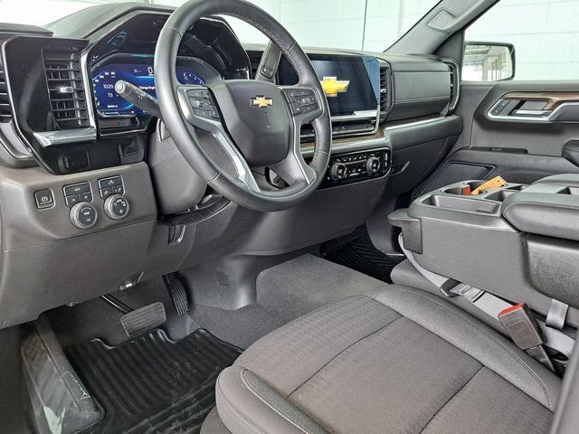 Used 2023 Chevrolet Silverado 1500 LT AWD/4WD image 7
