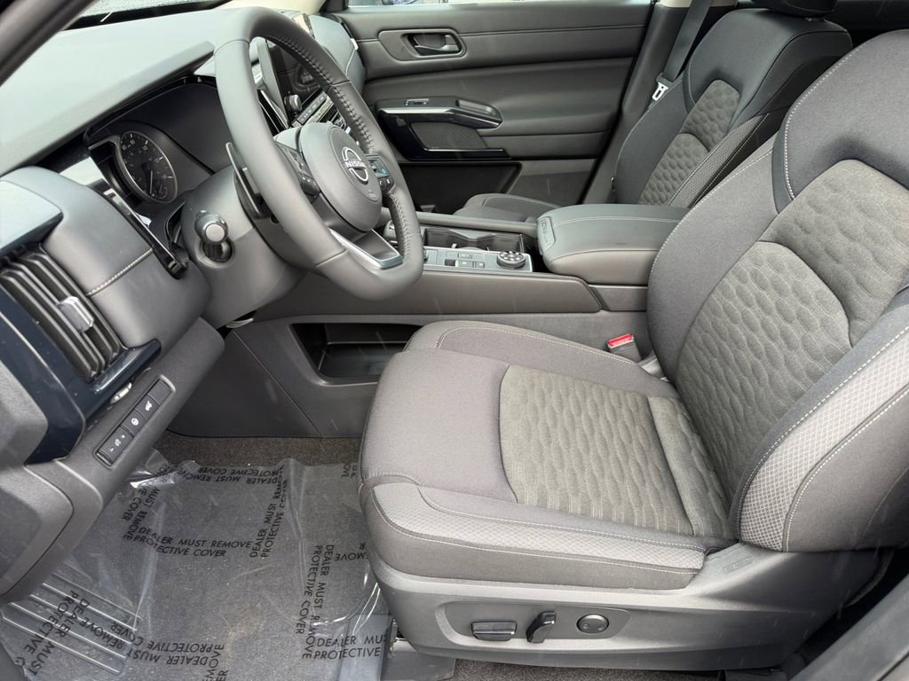 New 2025 Nissan Pathfinder SV image 12