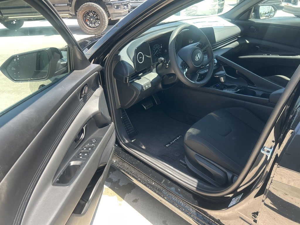 New 2025 Hyundai Elantra SEL image 14