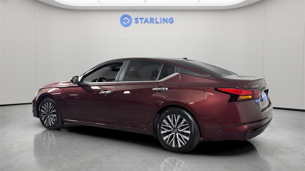 Used 2024 Nissan Altima 2.5 SV image 4
