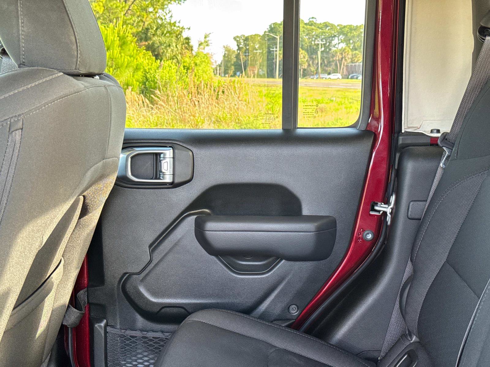 Certified 2022 Jeep Gladiator Overland AWD/4WD image 15