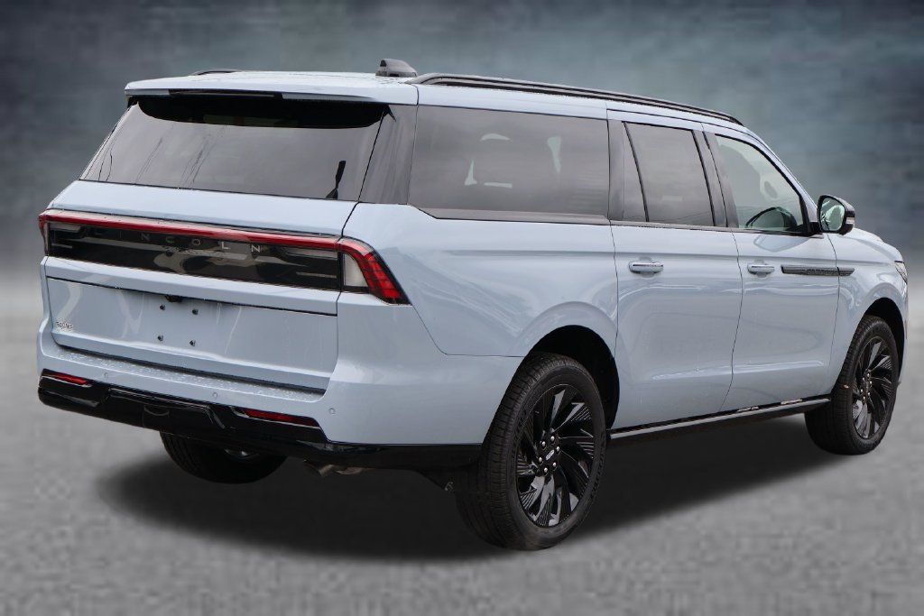 New 2027 Lincoln Navigator L Reserve w/ Jet Appearance Package AWD/4WD image 3