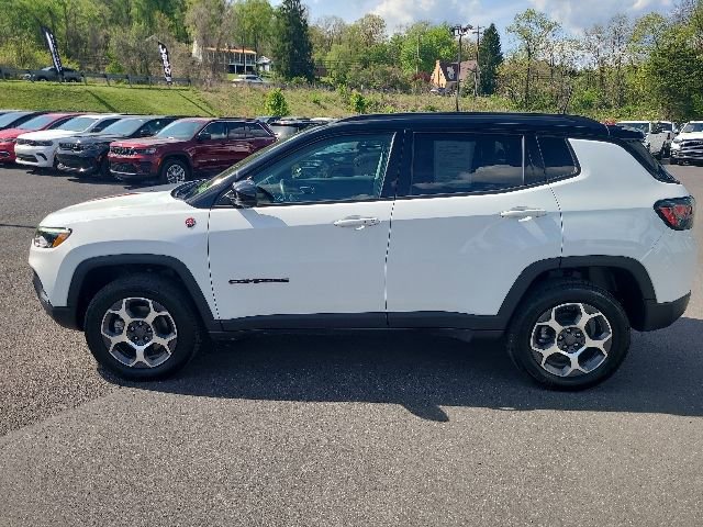 Used 2022 Jeep Compass Trailhawk w/ Trailhawk Elite Group AWD/4WD image 2