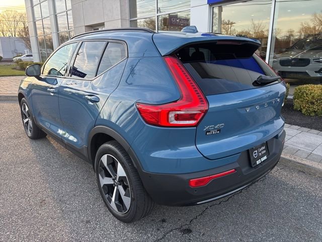 Used 2025 Volvo XC40 B5 Plus image 3