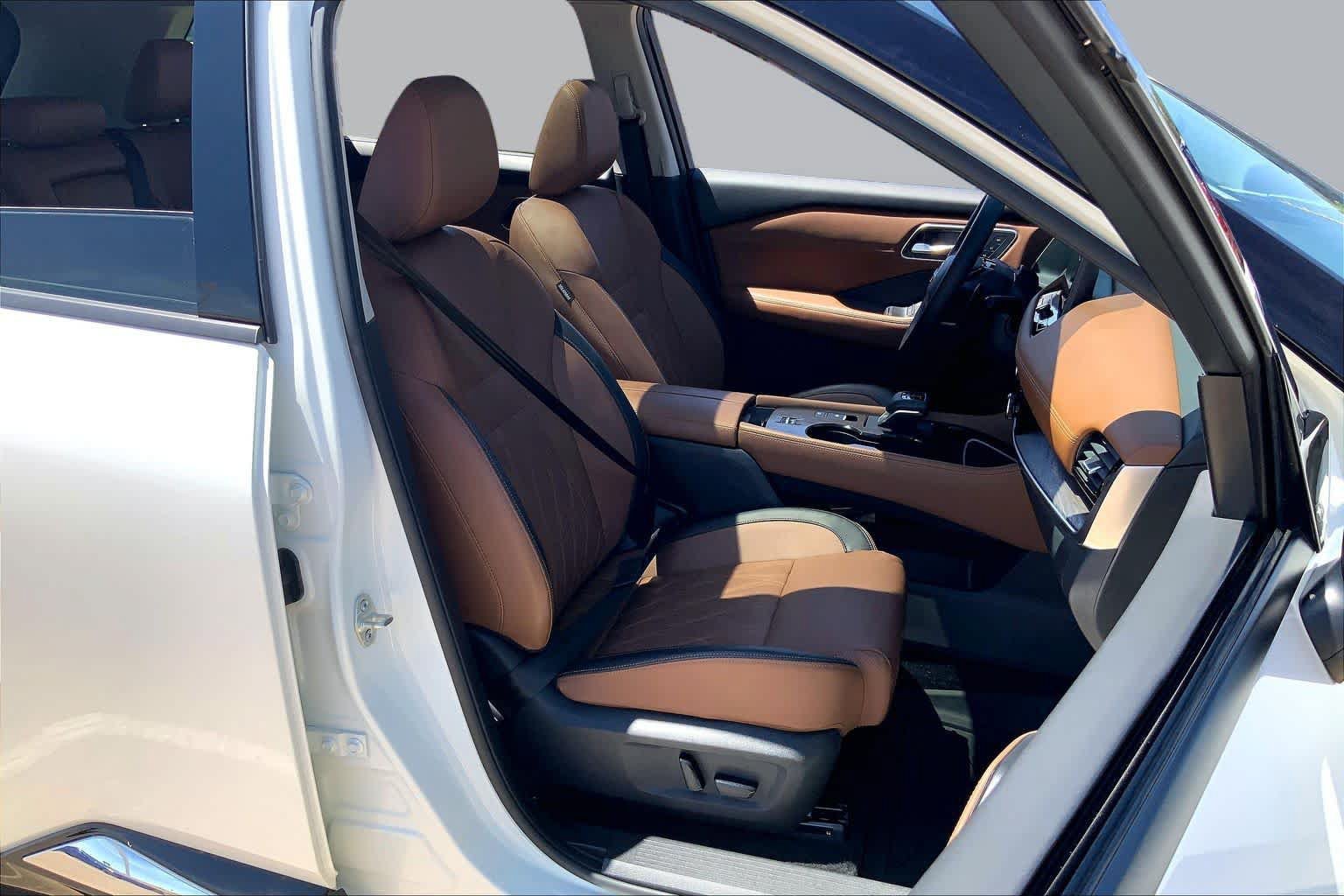 Used 2025 Nissan Rogue Platinum w/ Tech Package FWD image 9