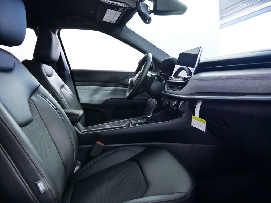 Used 2024 Jeep Compass Latitude image 20