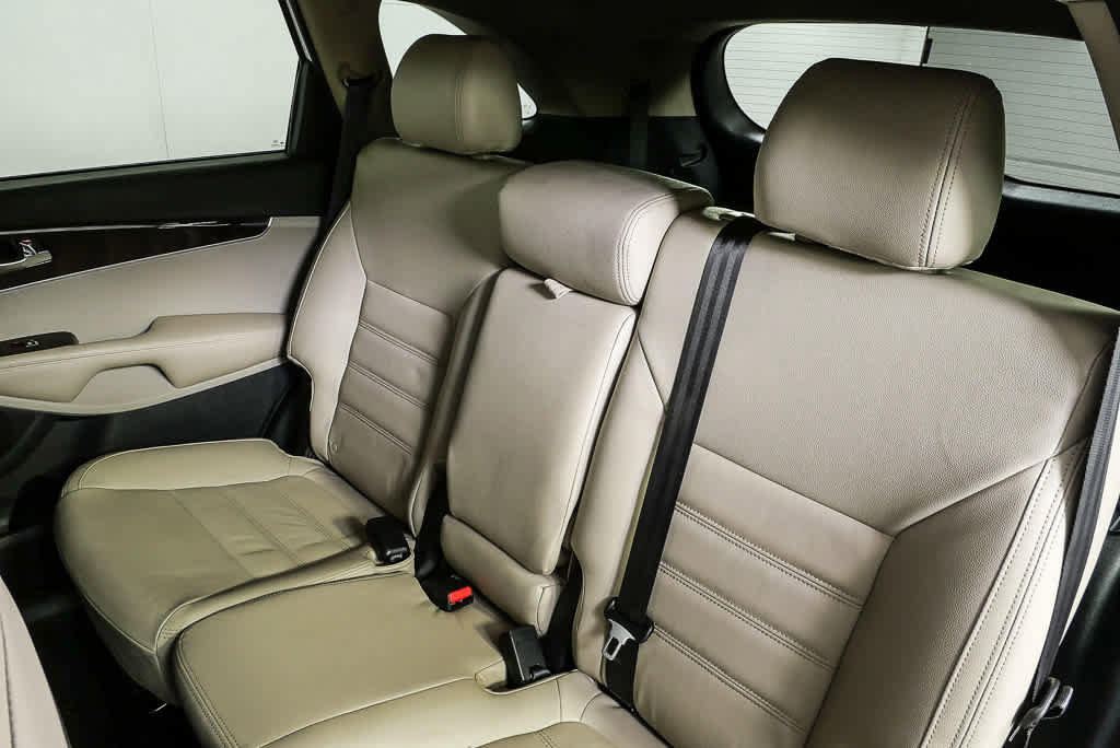 Used 2020 Kia Sorento LX image 17
