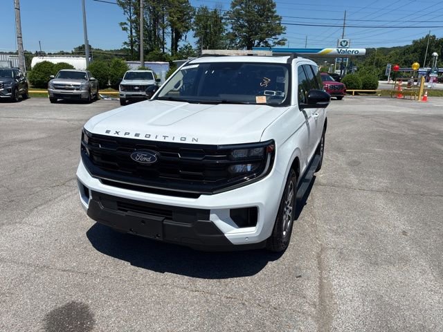 Used 2025 Ford Expedition Active AWD/4WD image 4