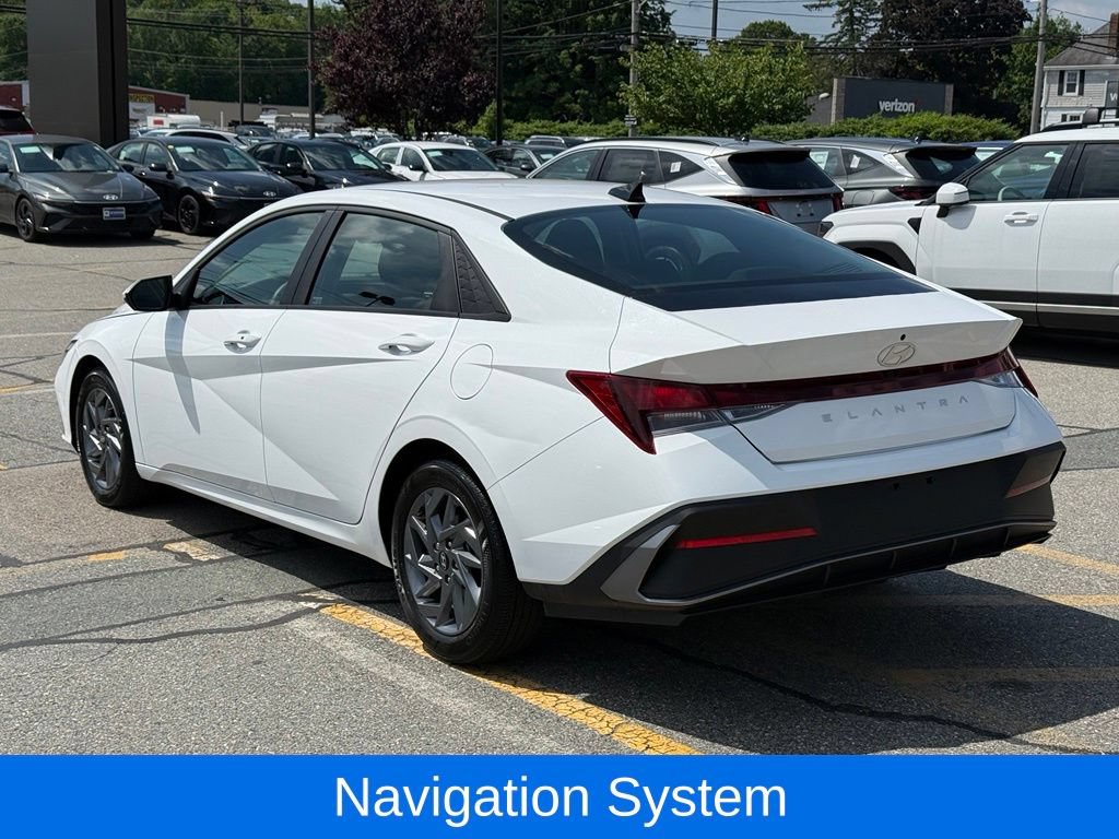 Certified 2024 Hyundai Elantra SEL FWD image 3