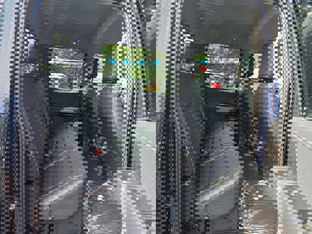 New 2025 Ford F350 Lariat w/ FX4 Off-Road Package image 22