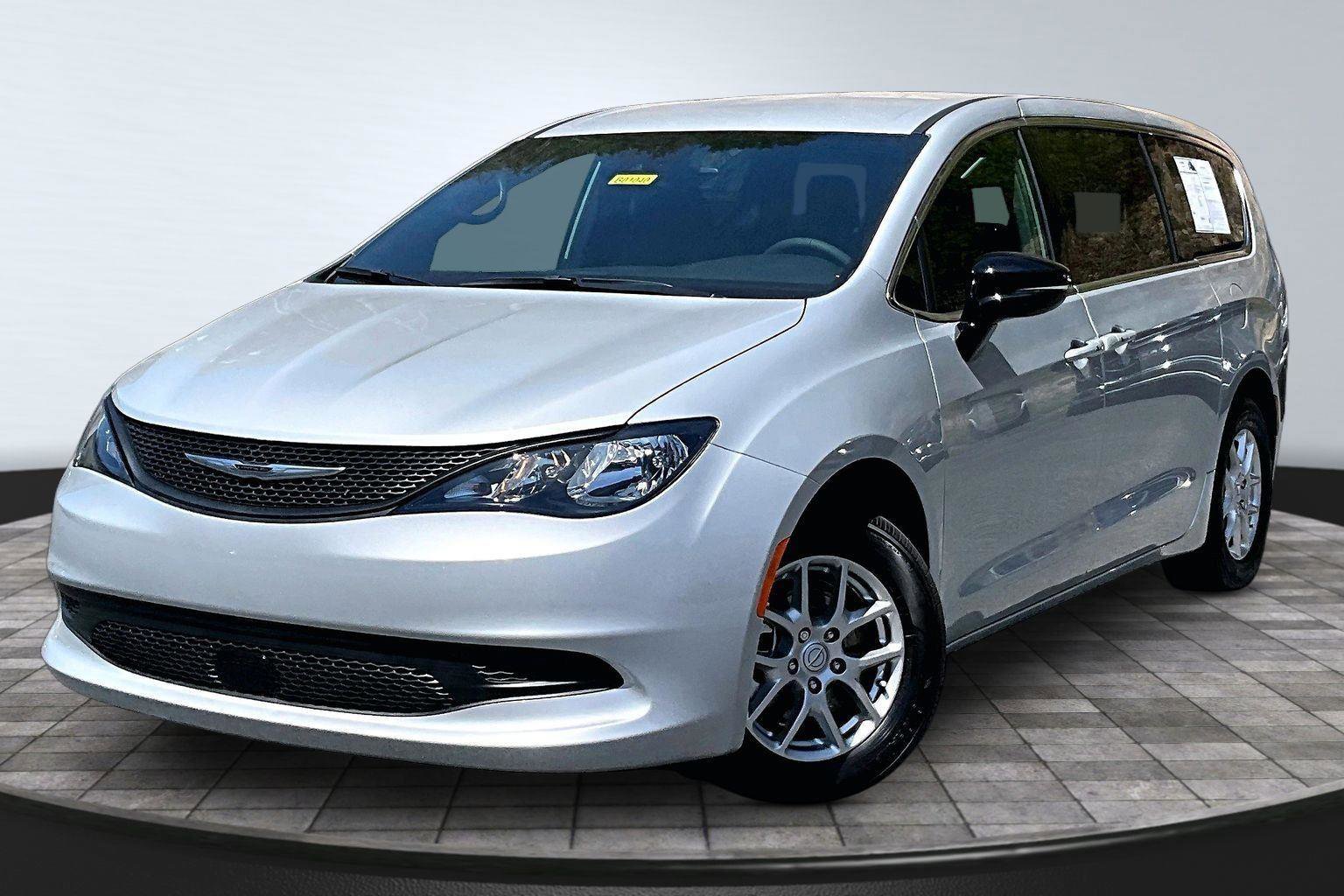 Used 2026 Chrysler Voyager LX FWD image 13