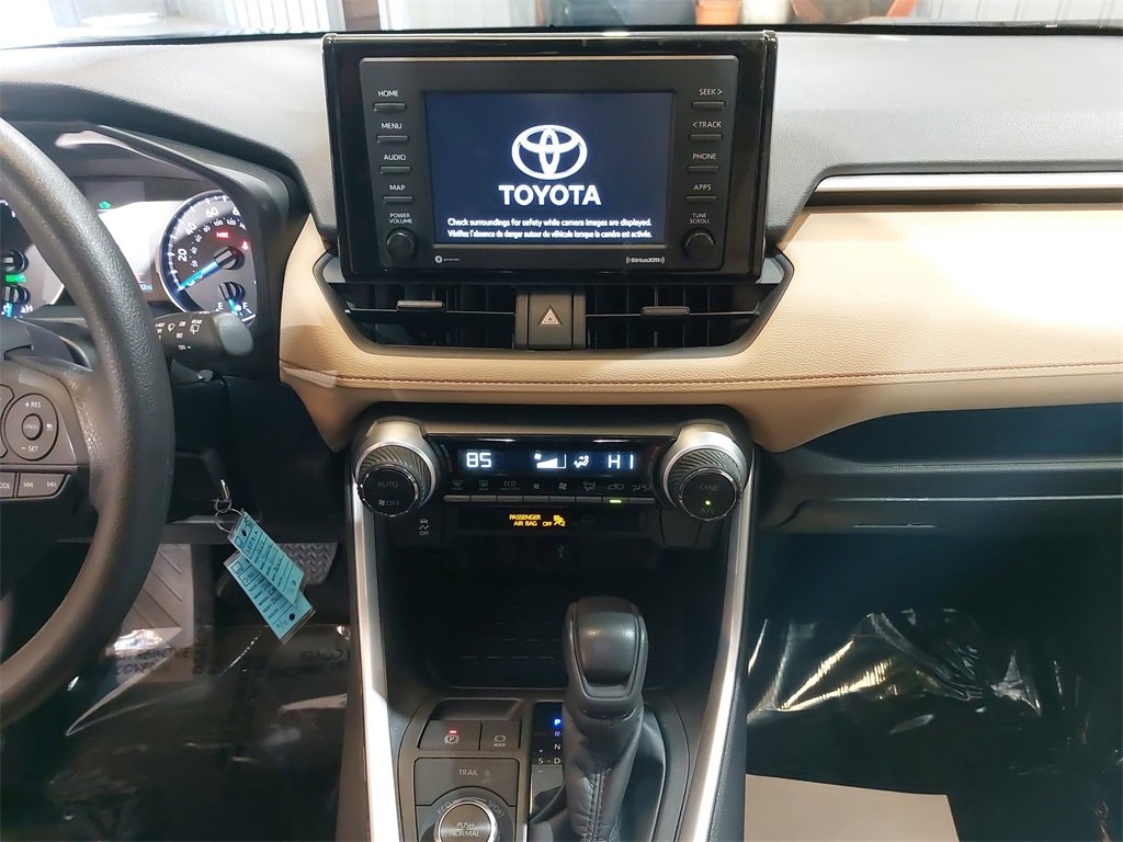 Used 2022 Toyota RAV4 LE image 19