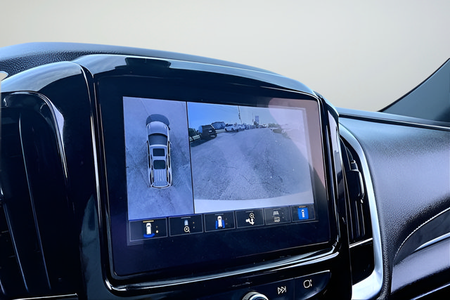 Used 2023 Chevrolet Traverse High Country FWD image 13
