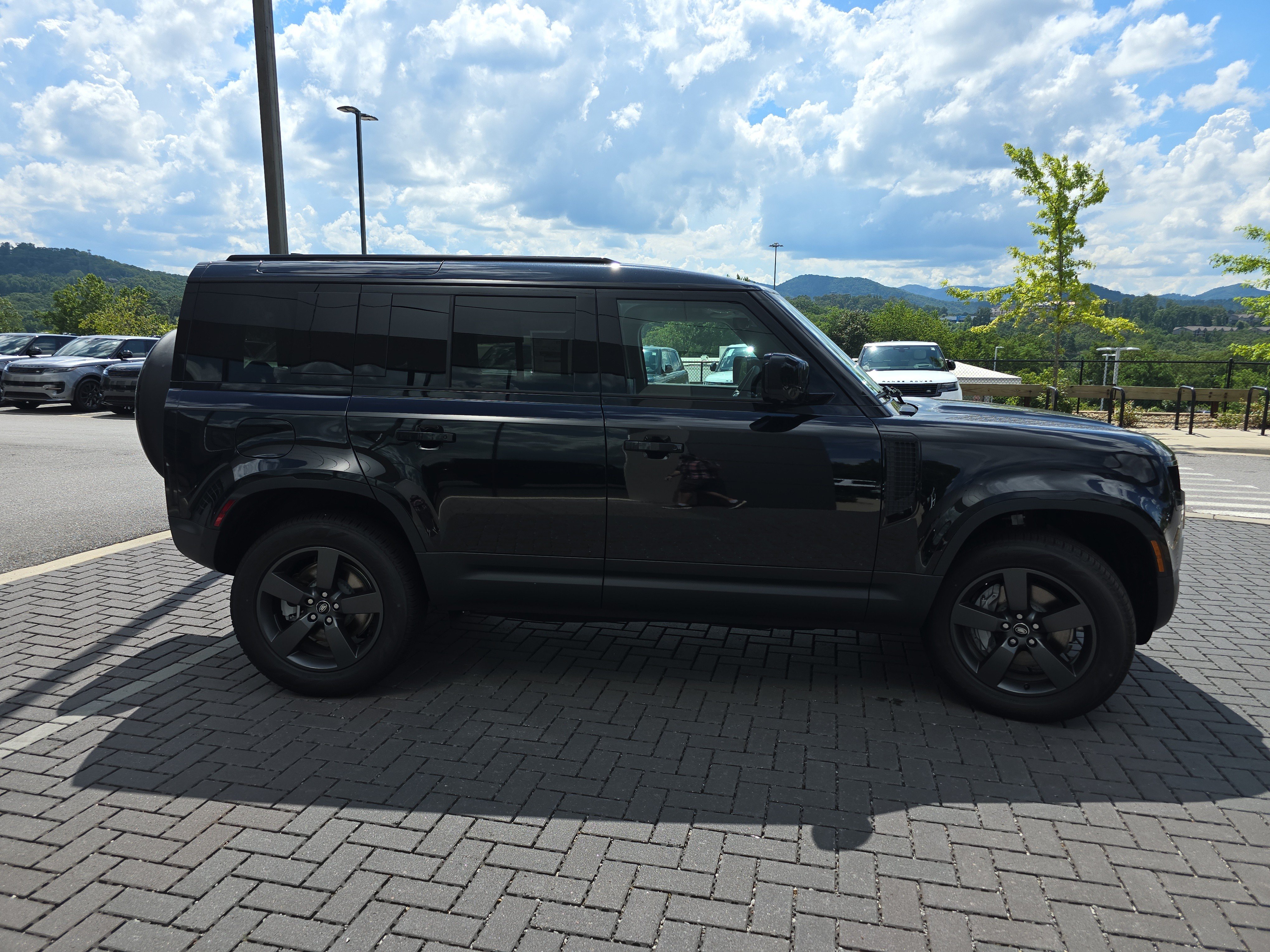 Certified 2025 Land Rover Defender 110 S AWD/4WD image 4