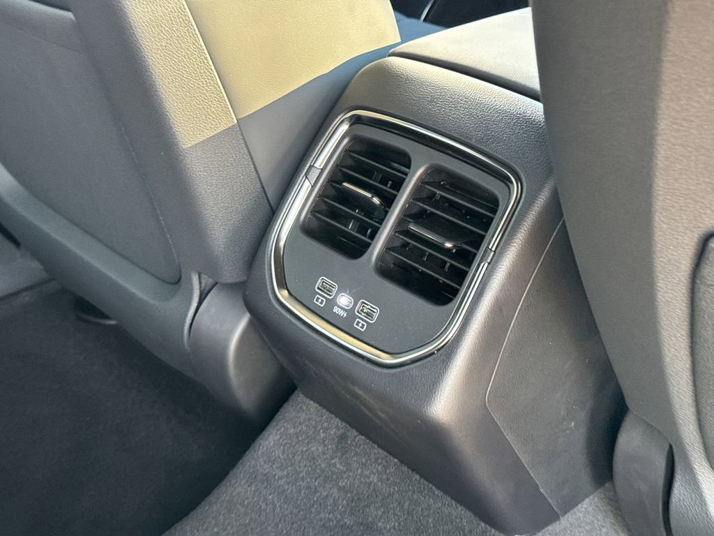 New 2025 VinFast VF 8 Plus AWD/4WD image 18