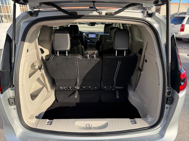 Certified 2024 Chrysler Pacifica Touring-L image 28