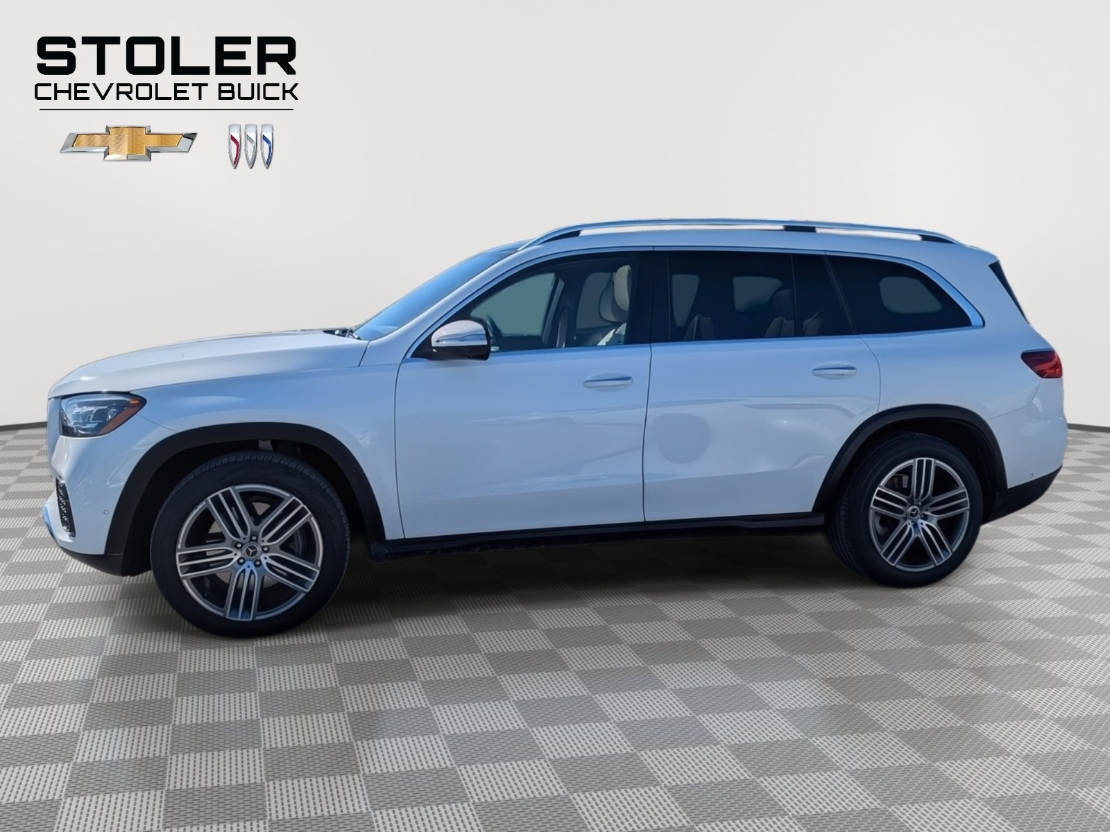 Used 2025 Mercedes-Benz GLS 450 4MATIC image 2