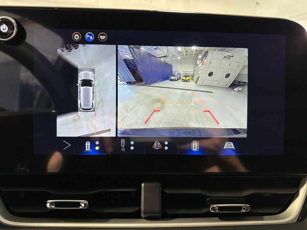 New 2026 Chevrolet Equinox LT w/ Convenience Package II FWD image 16