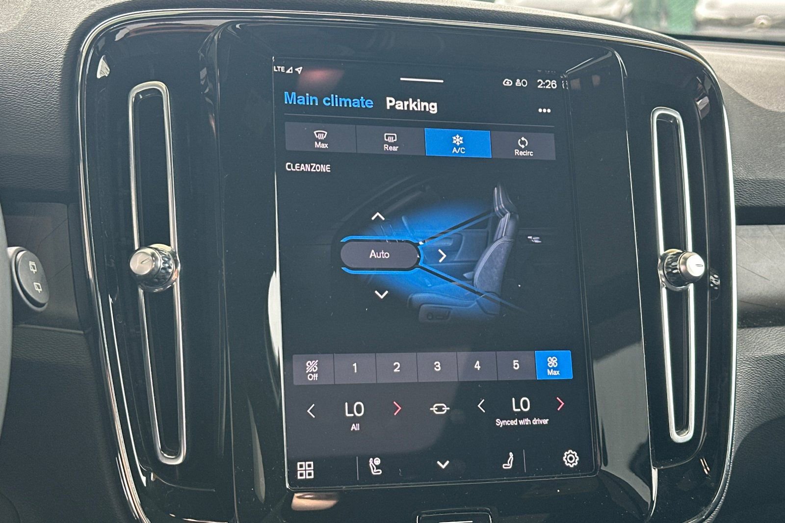 Used 2024 Volvo XC40 Recharge Ultimate w/ Protection Package Premier image 24