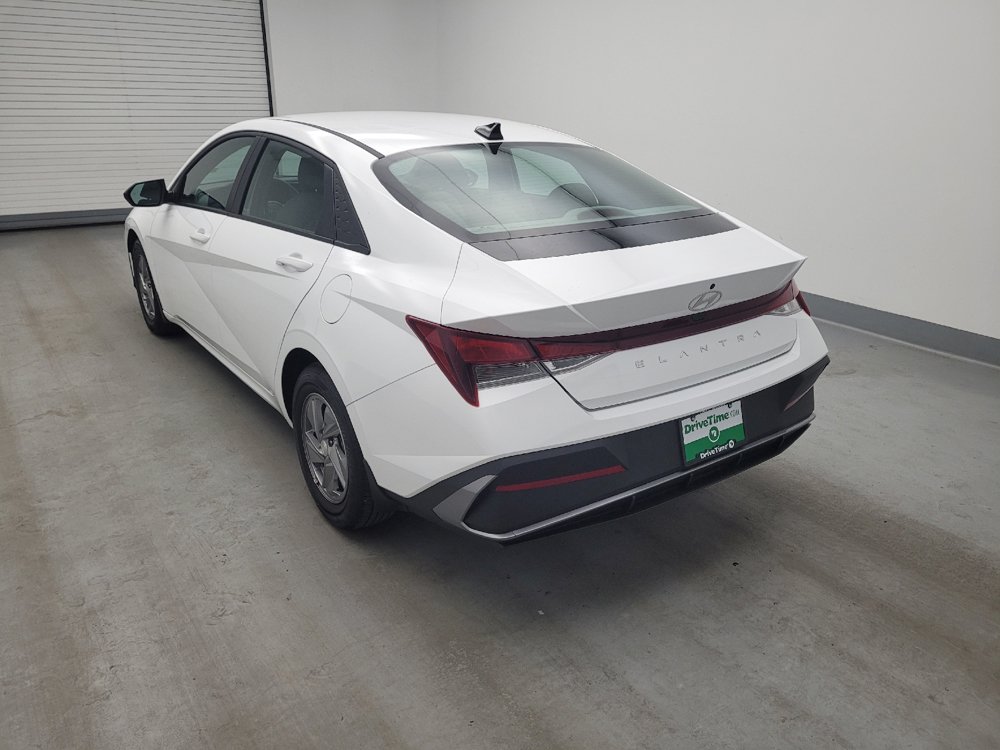 Used 2025 Hyundai Elantra SE FWD image 5