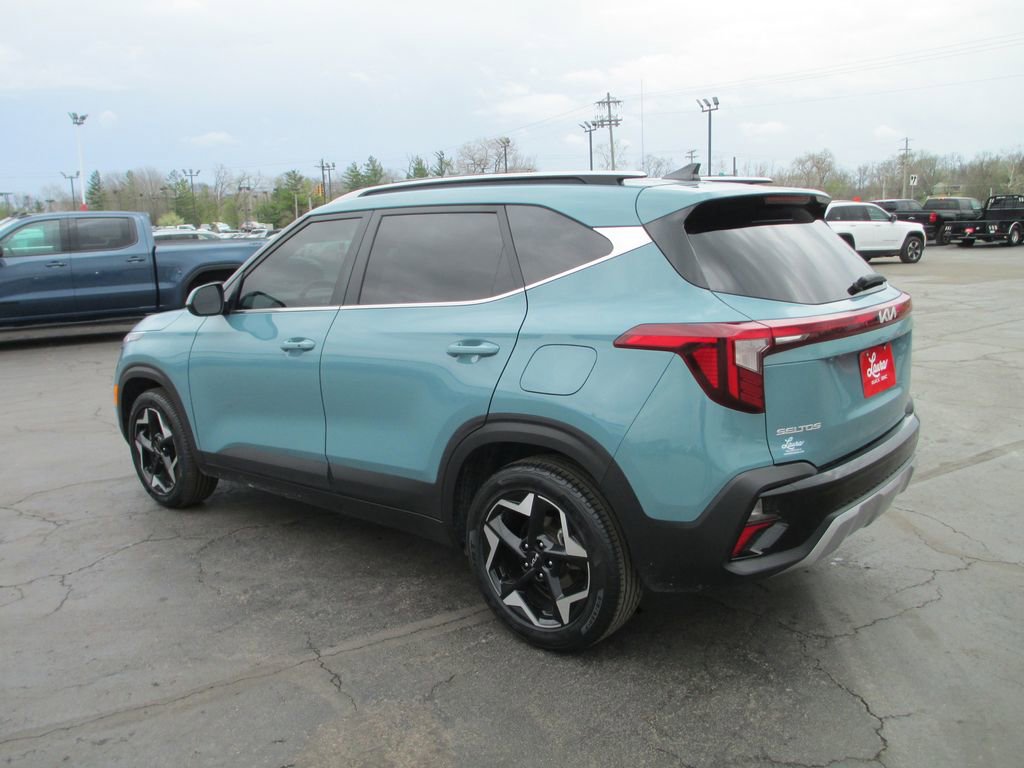 Used 2024 Kia Seltos EX image 10