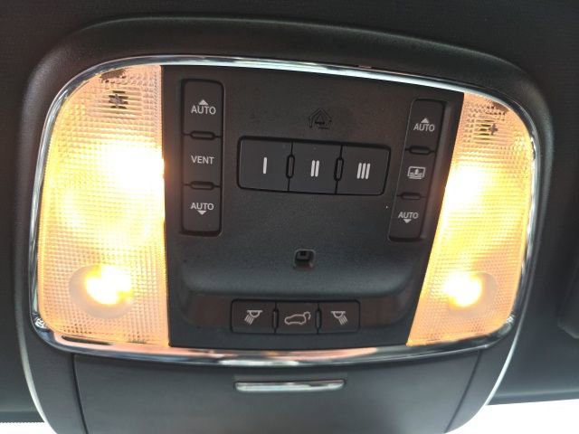 Used 2020 Jeep Grand Cherokee Limited w/ Luxury Group II image 8