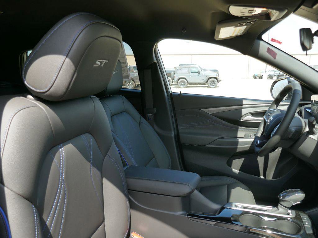New 2026 Buick Envista Sport Touring image 9