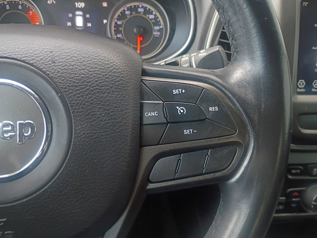 Used 2020 Jeep Cherokee Trailhawk image 25