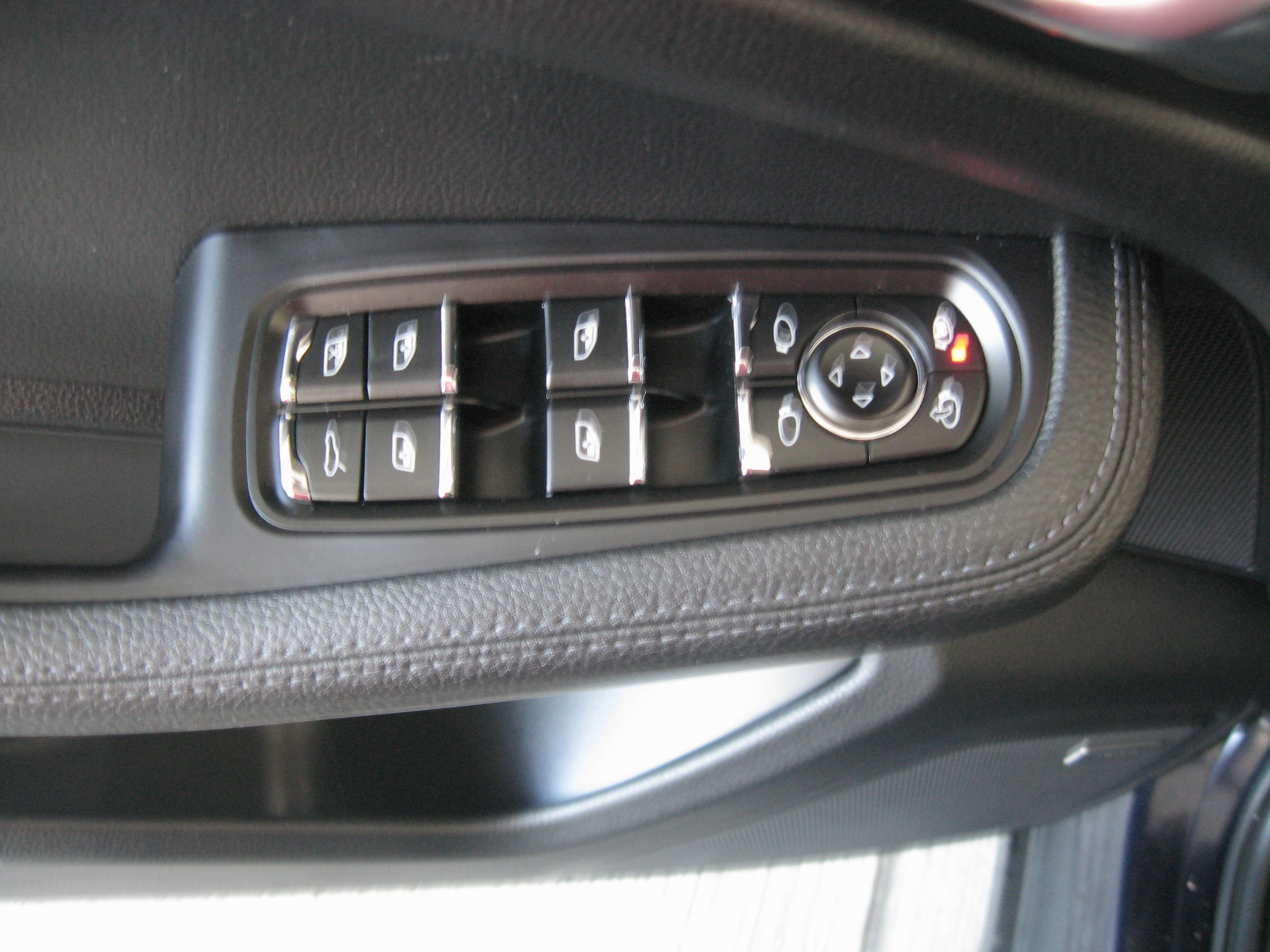 Used 2021 Porsche Macan image 12