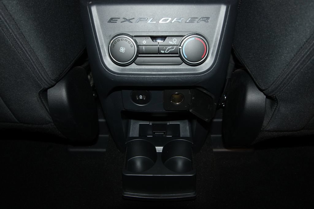 Used 2025 Ford Explorer Active AWD/4WD image 28
