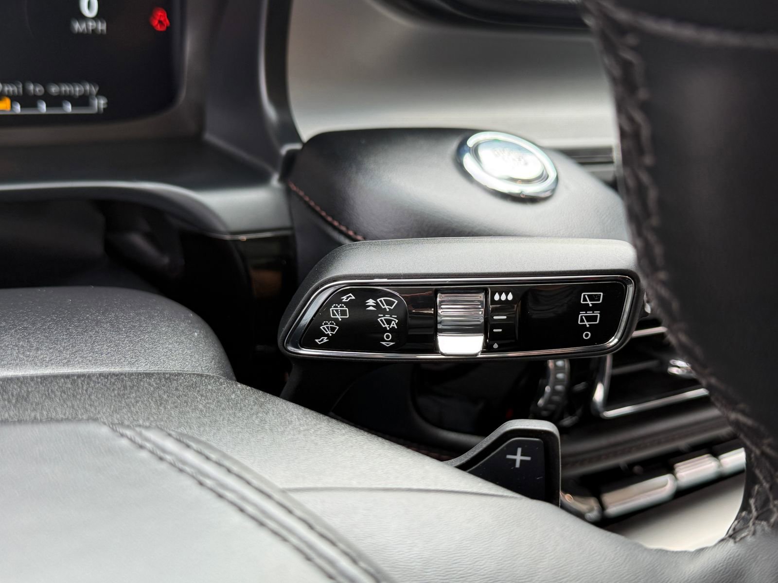Certified 2023 Lincoln Aviator AWD w/ Premium Package image 39