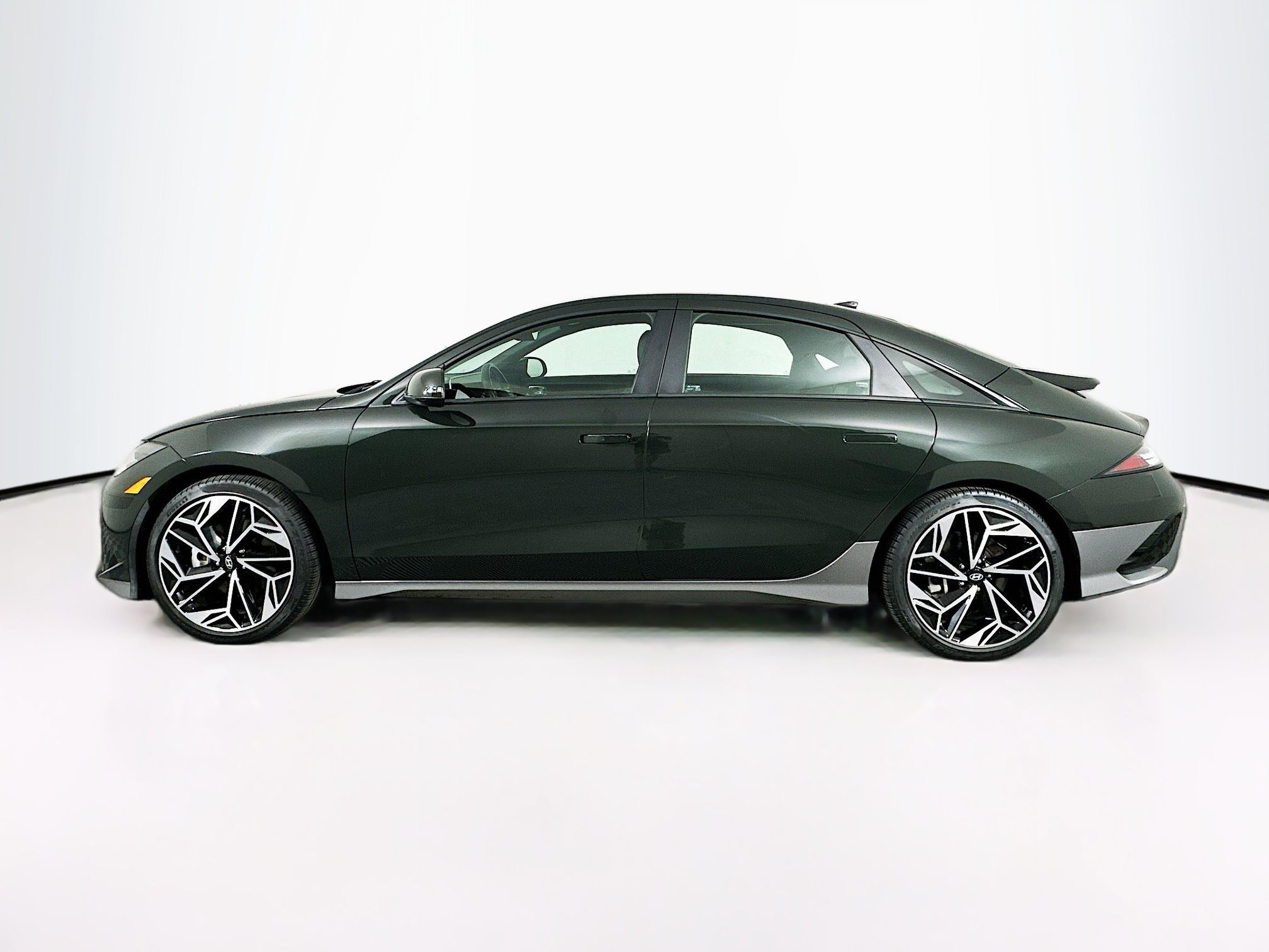 Used 2023 Hyundai Ioniq 6 SEL AWD/4WD image 4