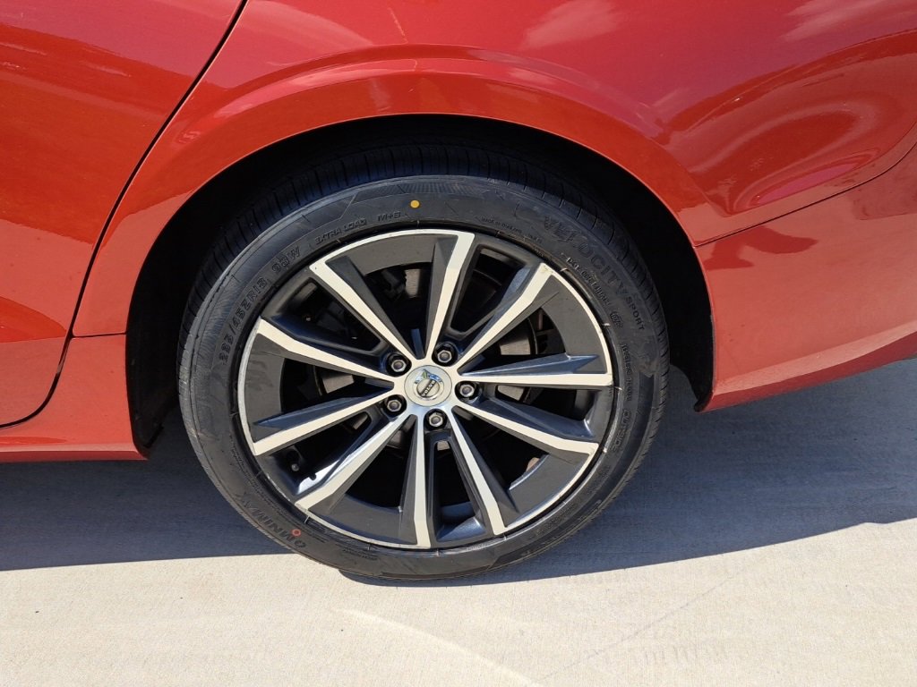 Used 2021 Volvo S60 T5 Momentum w/ Premium Package image 4