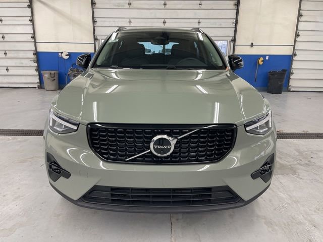 Used 2023 Volvo XC40 B5 Plus w/ Driver Assist Package image 3