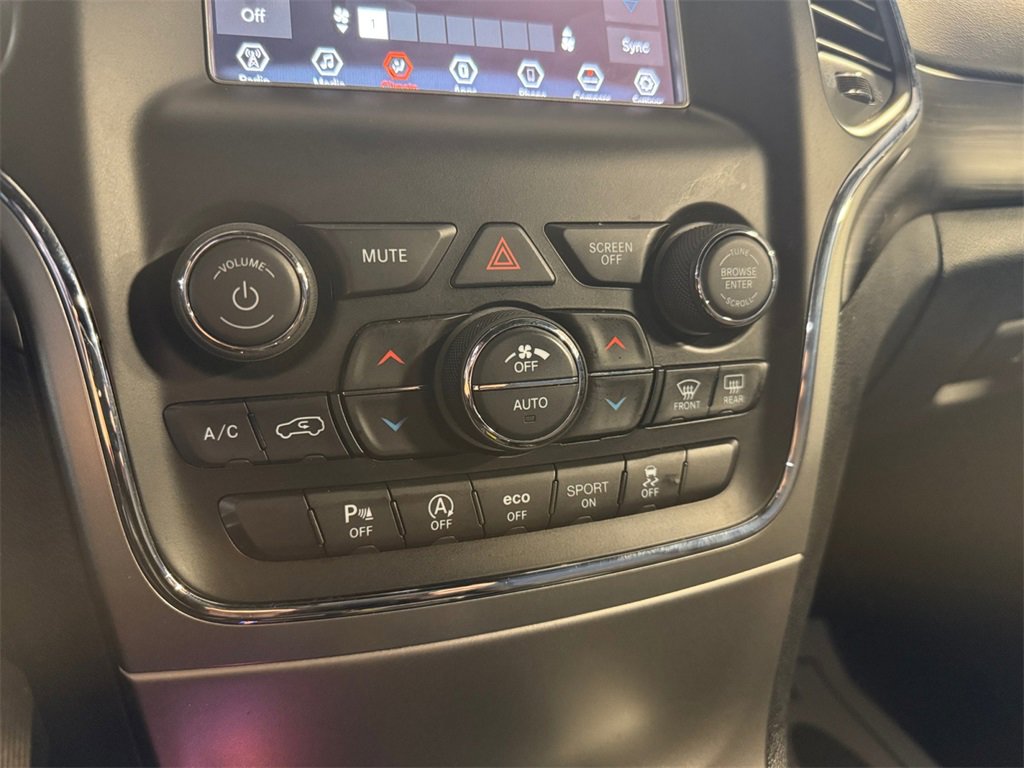 Used 2020 Jeep Grand Cherokee Laredo image 30