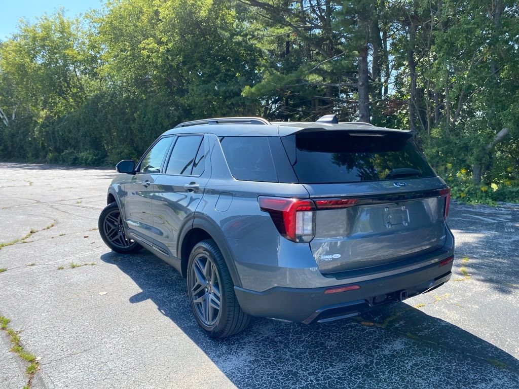 New 2026 Ford Explorer ST-Line w/ ST-Line Street Pack AWD/4WD image 7
