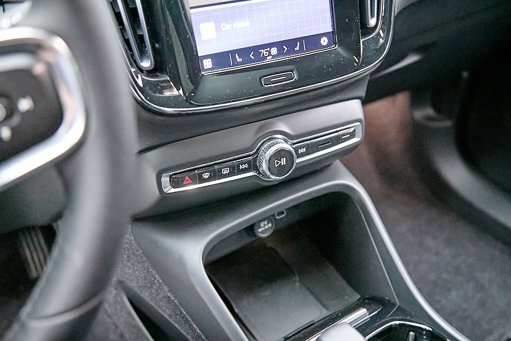 Certified 2023 Volvo C40 Recharge Core w/ Protection Package Premier image 16