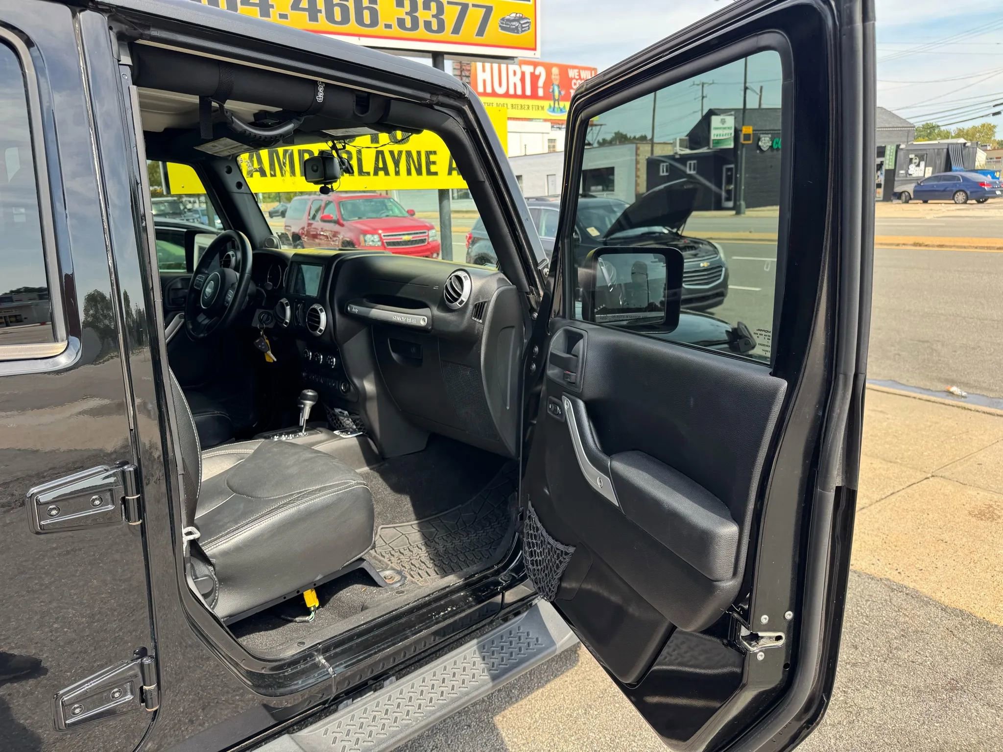 Used 2013 Jeep Wrangler Unlimited Sahara w/ Connectivity Group image 7